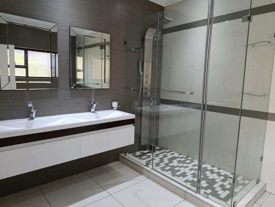 5 Bedroom Property for Sale in Kiepersol Free State